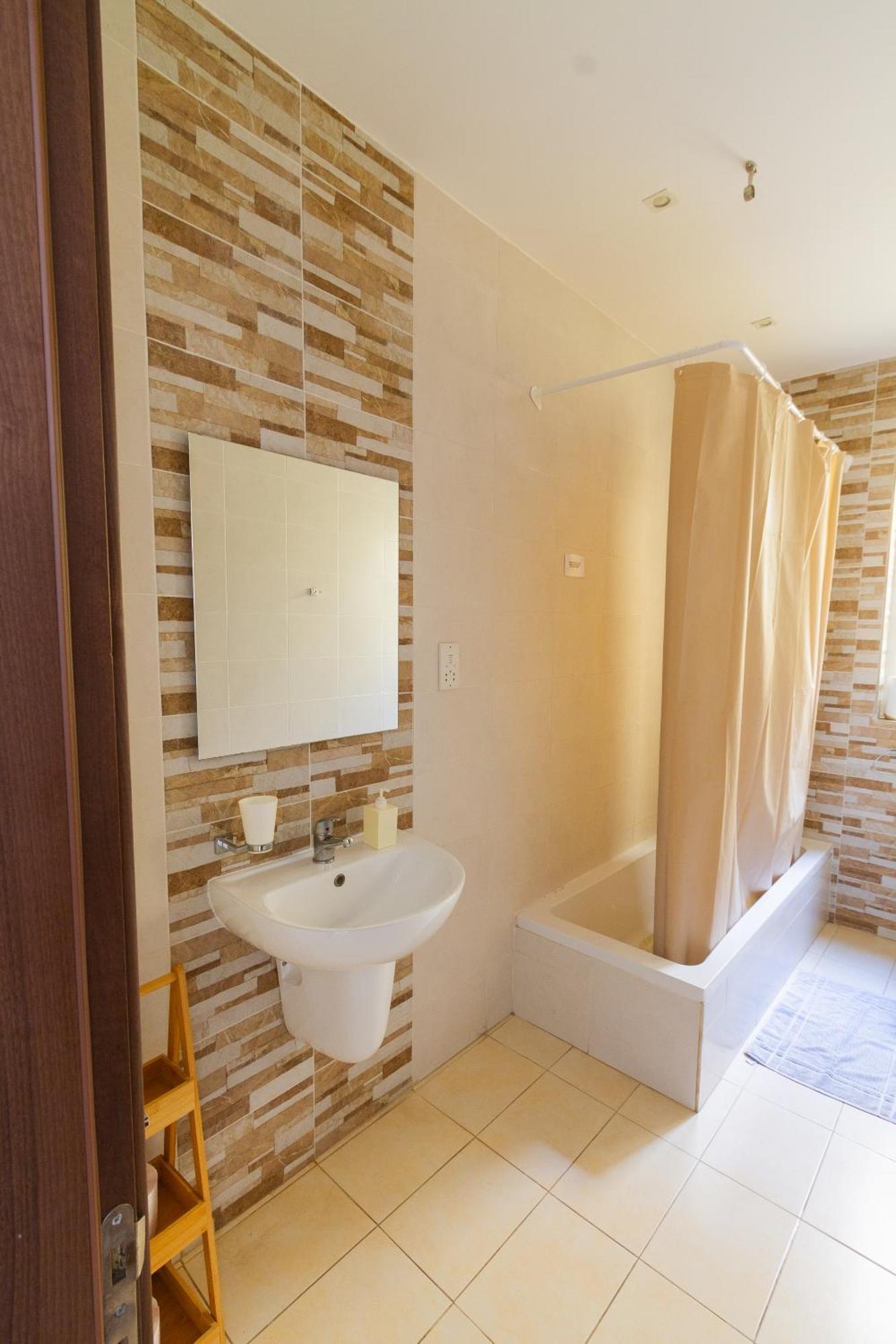 Modern & Central 2 Bedroom & 2 Bathrooms Apartment 姆西达 外观 照片